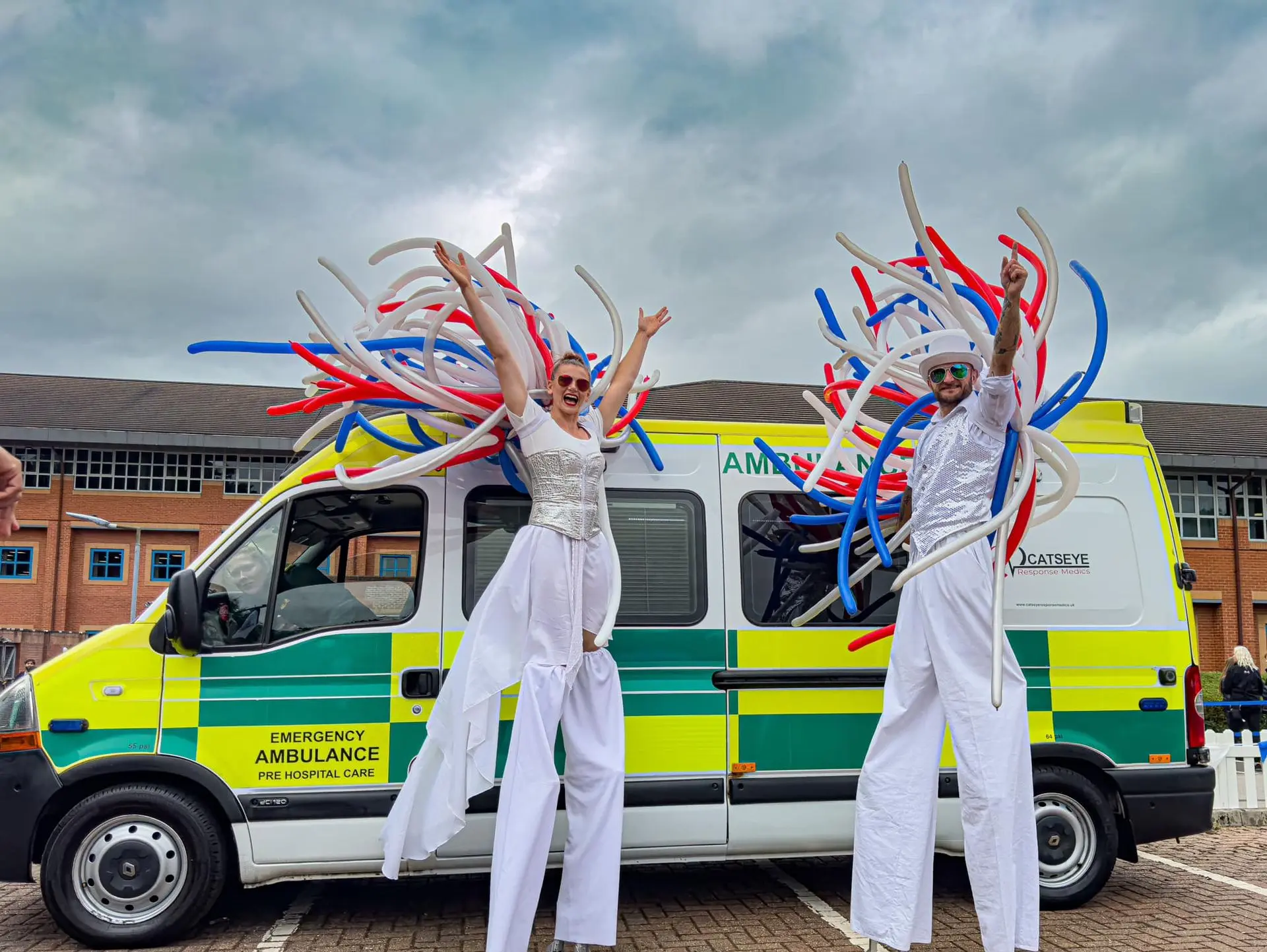 ambulance cateye medical team