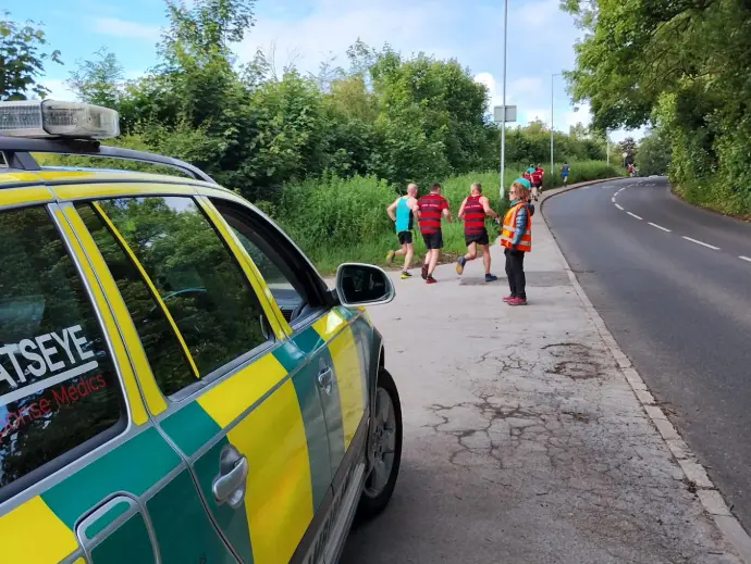 ambulance cateye medical team